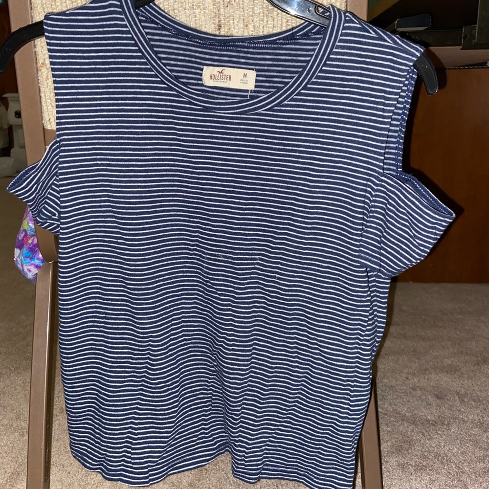 Half shoulder Hollister top